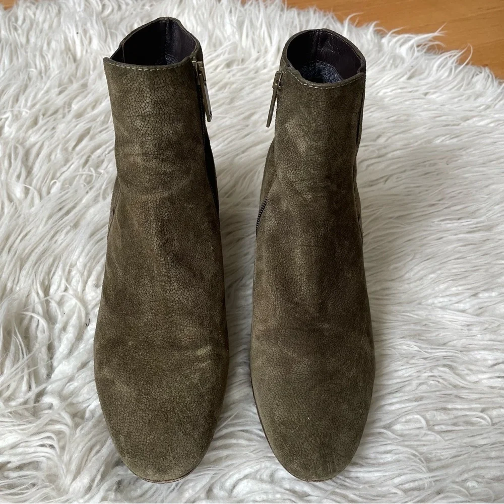 Aquatalia Florine Olive Green Suede Block Heeled Chelsea Ankle Bootie Size 9